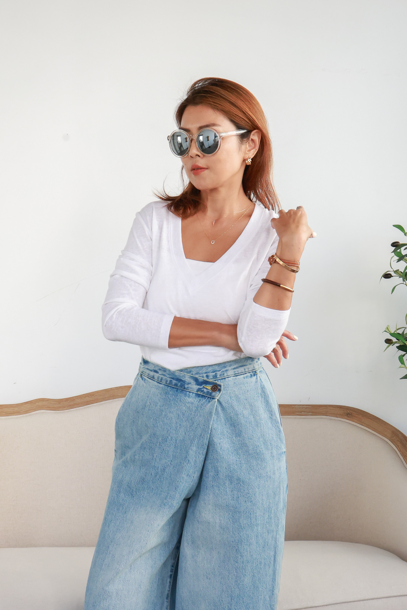 大V領輕透針織長袖上衣