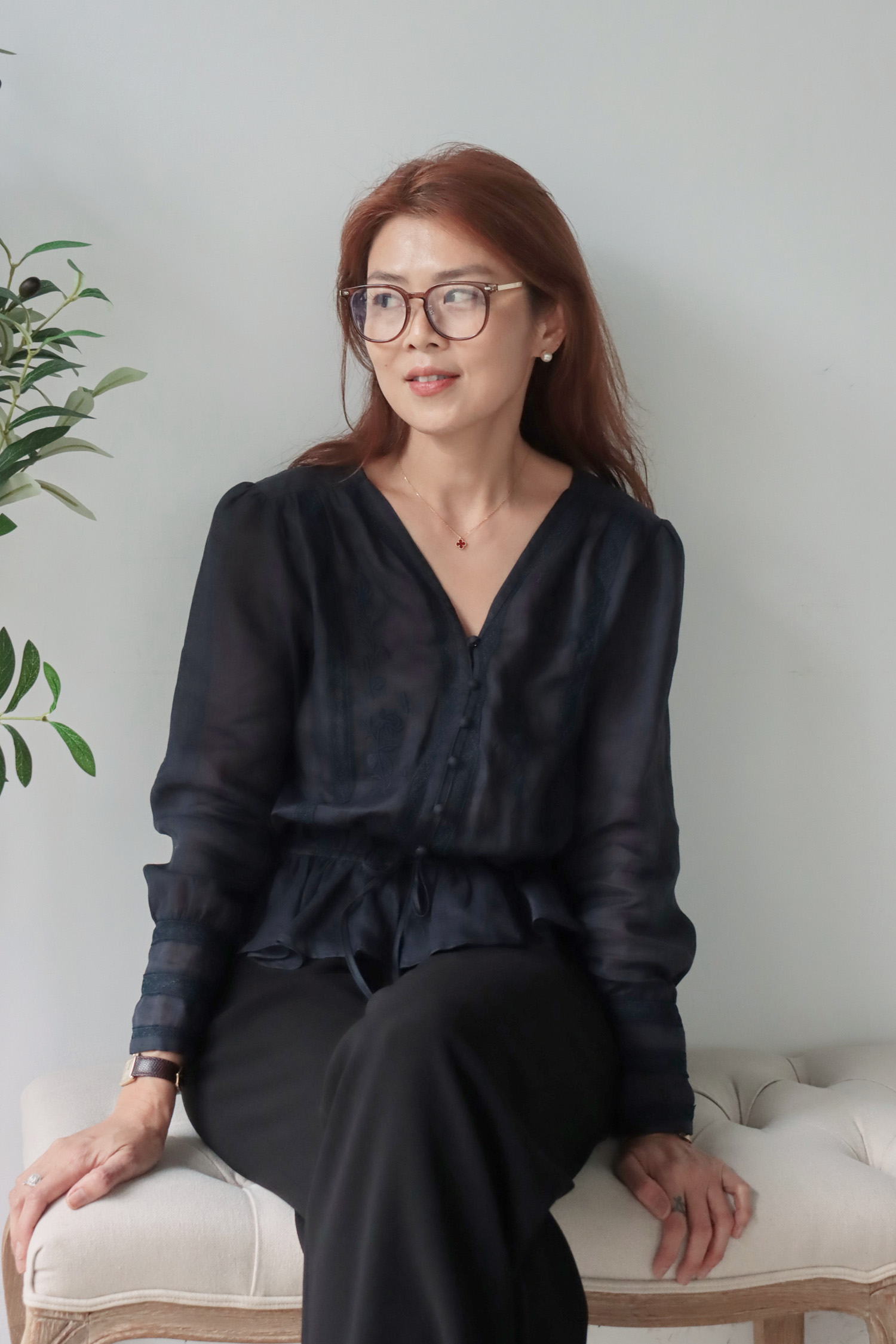 Lily 鈴蘭蕾絲V領綁帶開襟長袖上衣