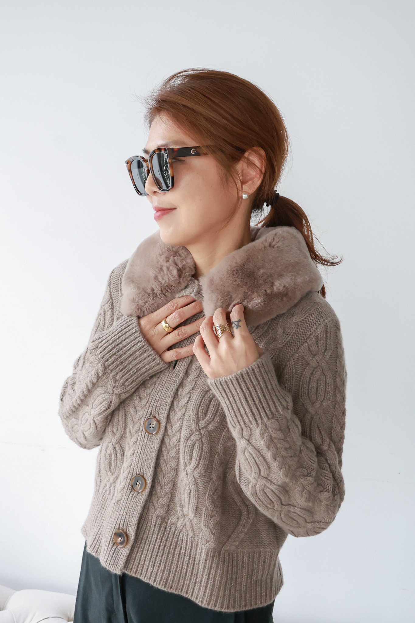 100% Cashmere 圓領麻花開襟衫(附舒適浣熊毛圍脖)