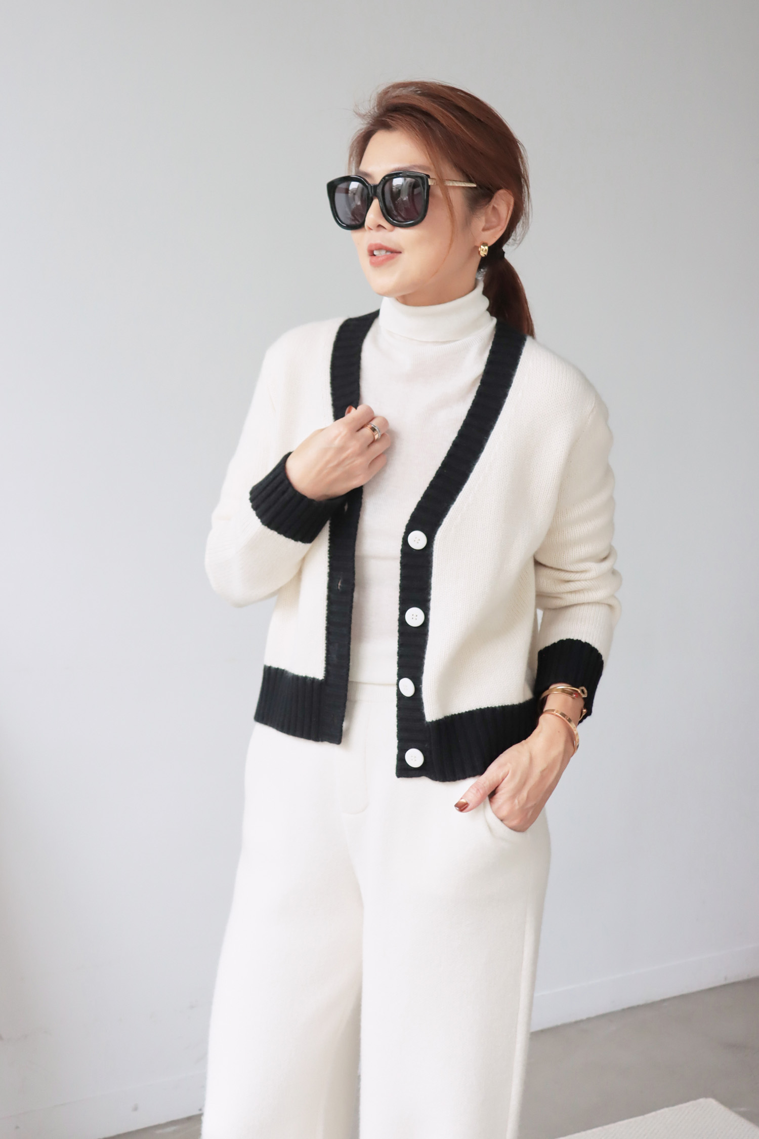 【搶先價】100% Cashmere 黑白撞色V領開襟衫