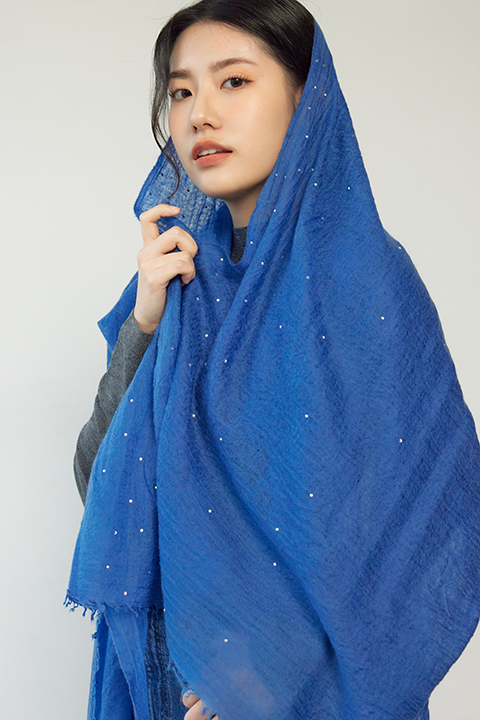 靛藍 100% Cashmere with Swarovski 珍珠水晶薄織方巾